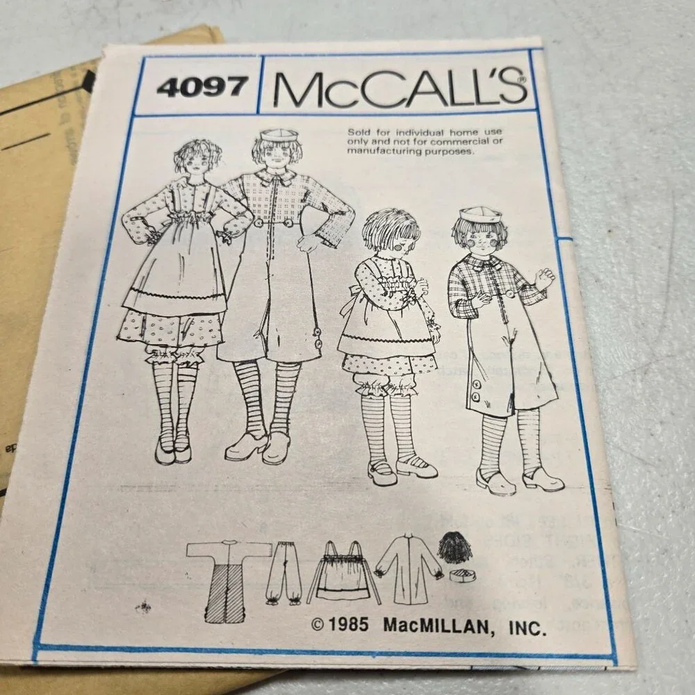 McCalls Crafts 4097 Sewing pattern Raggedy Ann/ Andy costumes Kids 6/8 UNCUT